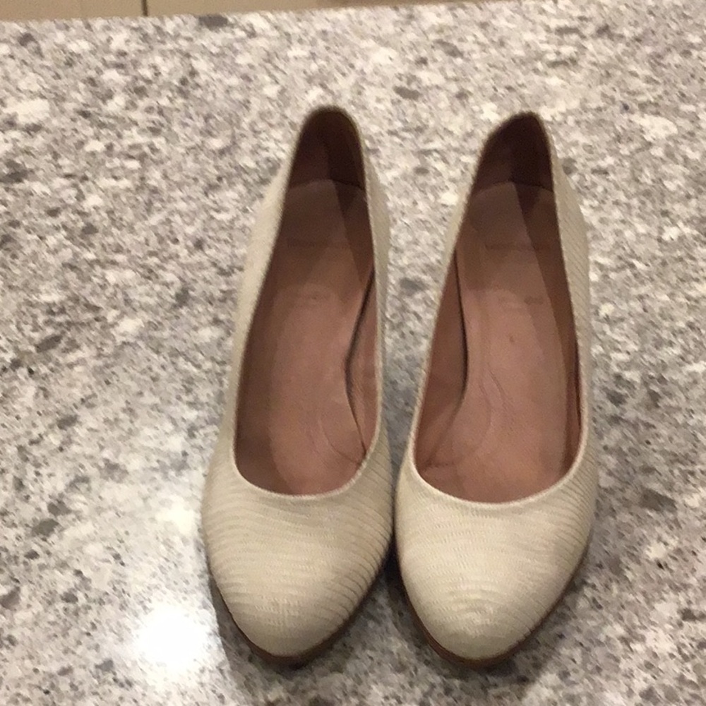Wonders pumps from Spain size 39 color bone